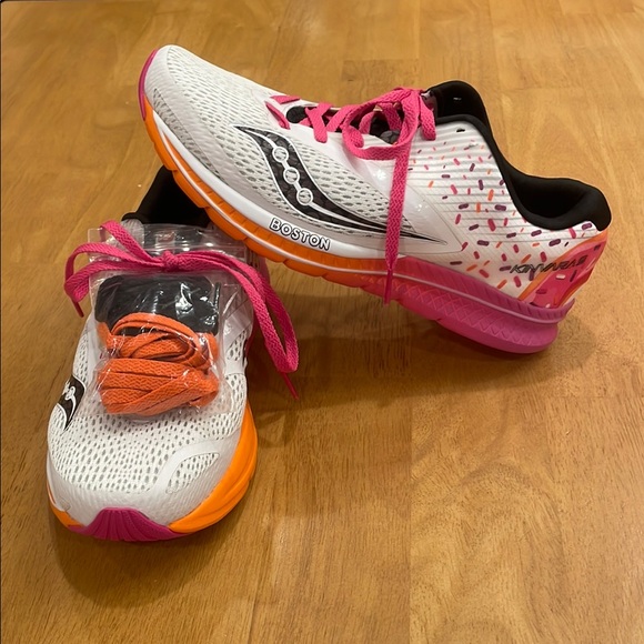 New Dunkin' Donuts Saucony Collab Boston Marathon Women Sneakers